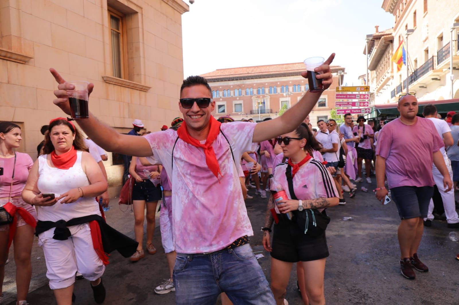 Gran ambiente en unas multitudinarias fiestas de La Vaquilla de Teruel