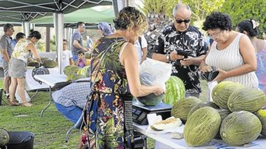 MONCOFA DESPIDE LA FIRA DEL MELÓ DE MARJAL EN LA PLAYA