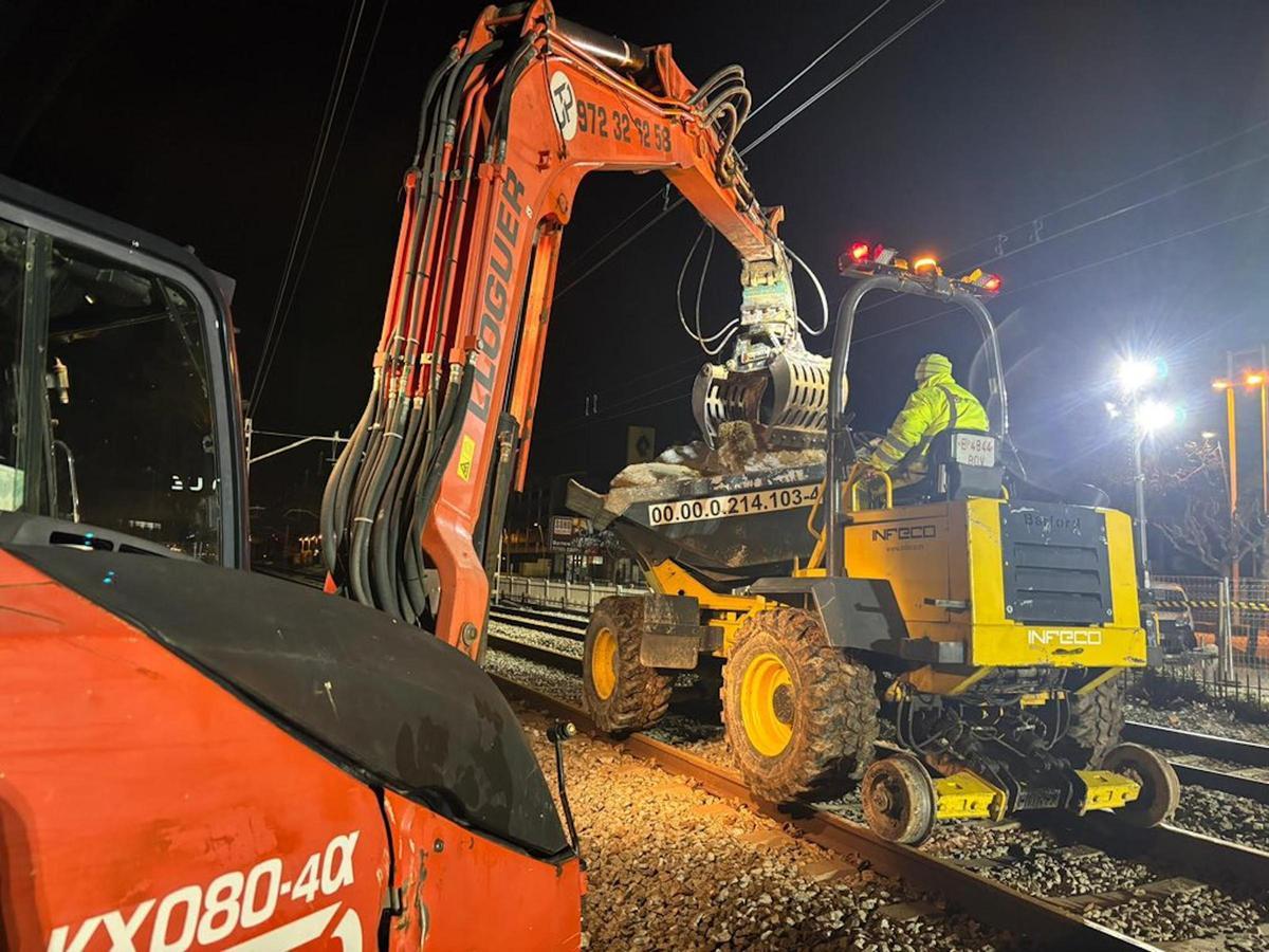 Operaris d'Adif a l'R1