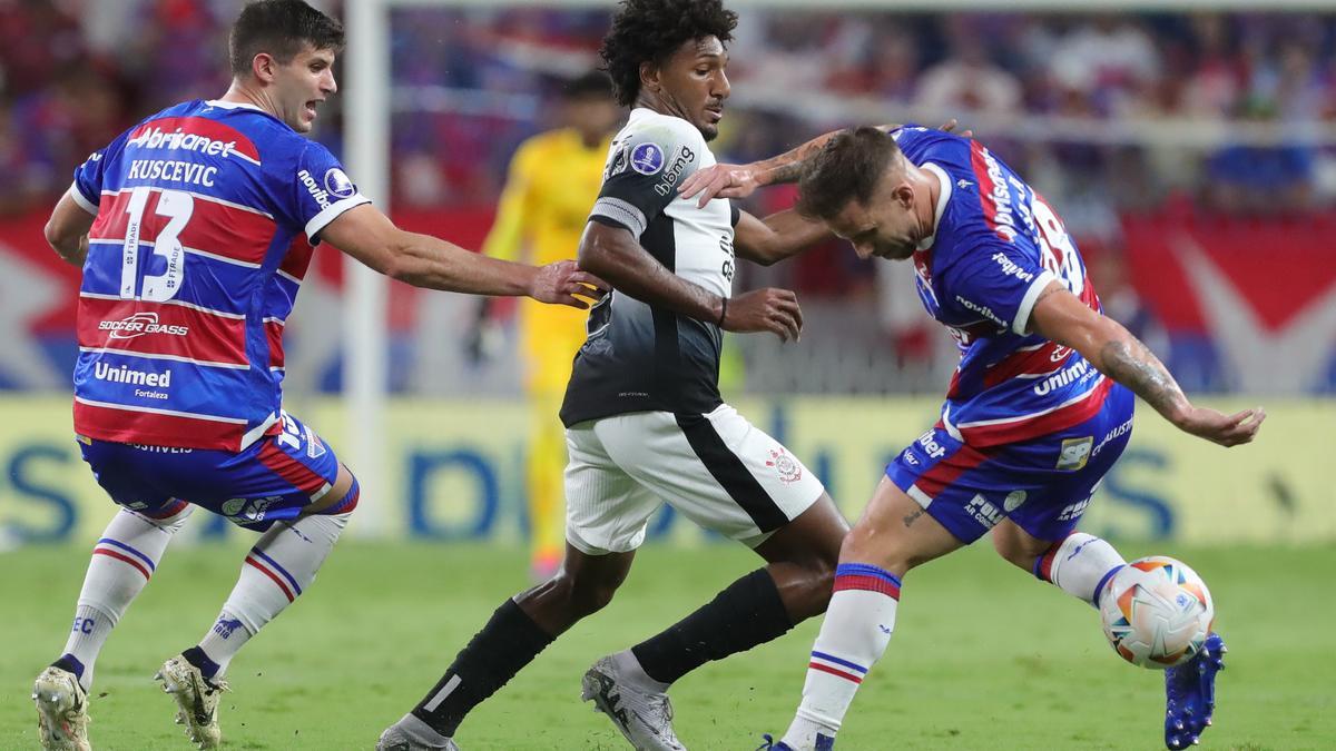 Fútbol, copa Sudamericana | Corinthians pone pie y medio en semifinales