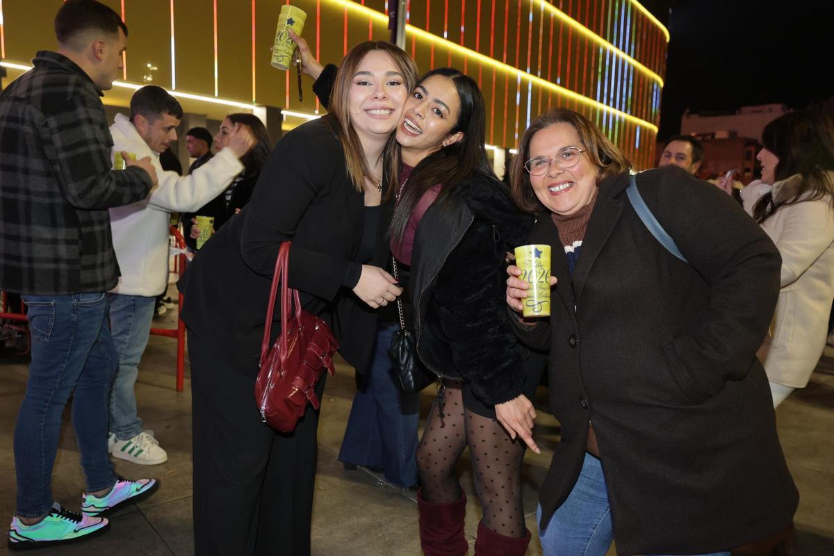 Galería de imágenes: Tardeo en la plaza del Estadio de la Cerámica de Vila-real