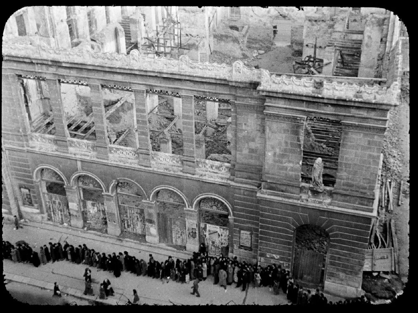La entrada en Oviedo de las tropas nacionales. 2 de noviembre de 1936