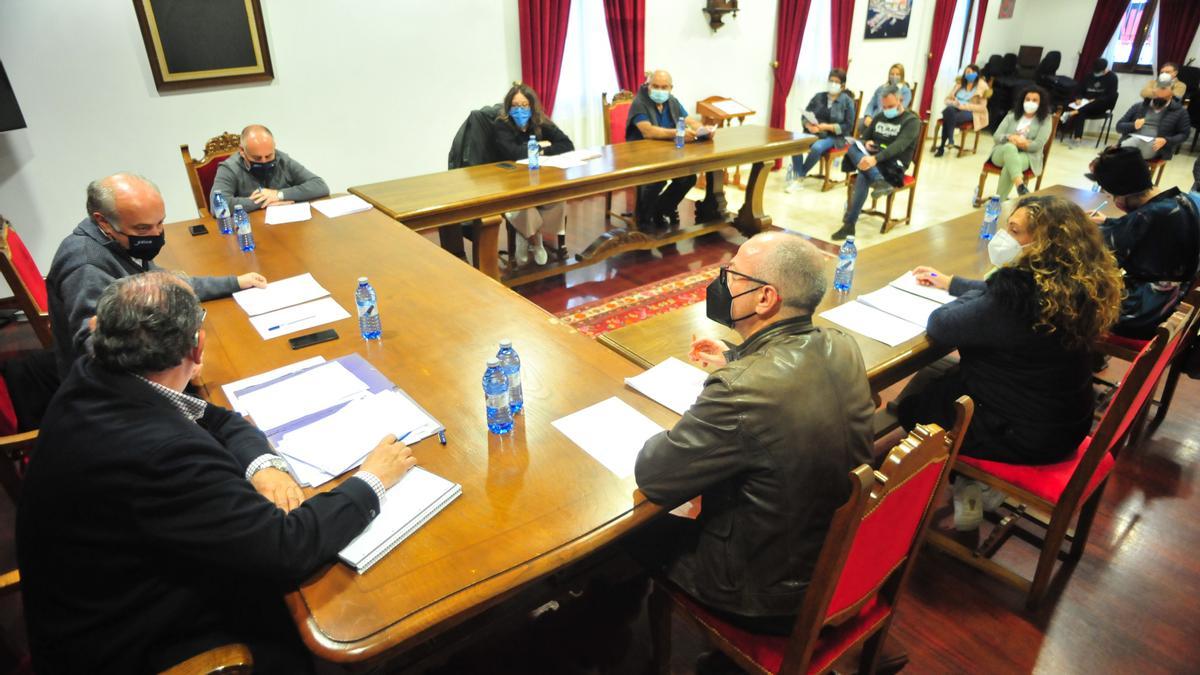 Gonzalo Durán dirigiéndose a Javier Dios durante un pleno municipal.