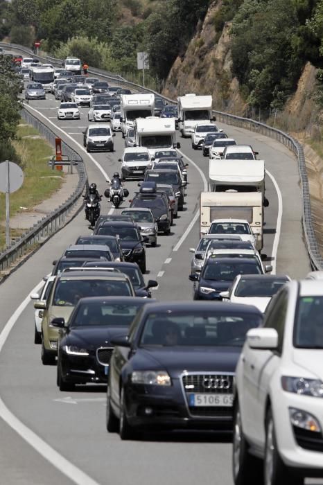 Retencions a les principals vies d'accés a la Costa Brava