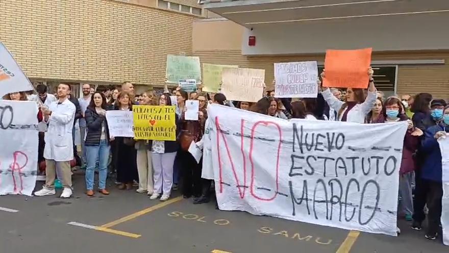 Concentración de médicos en defensa de un estatuto propio en Castellón