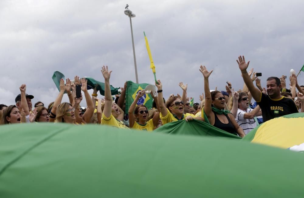 Miles de brasileños toman las calles contra Rousse