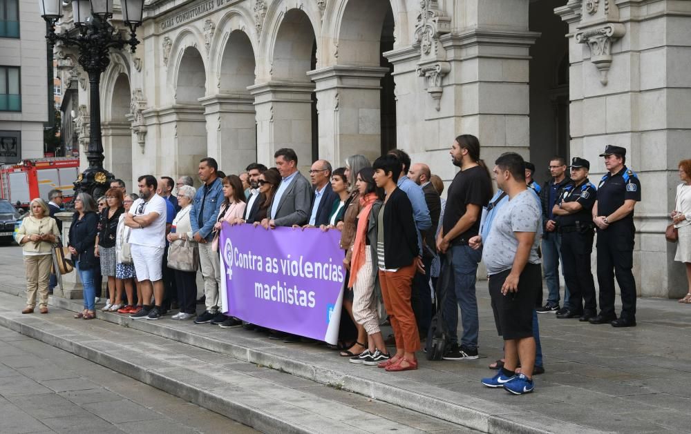 Minuto de silencio por las tres víctimas de Valga