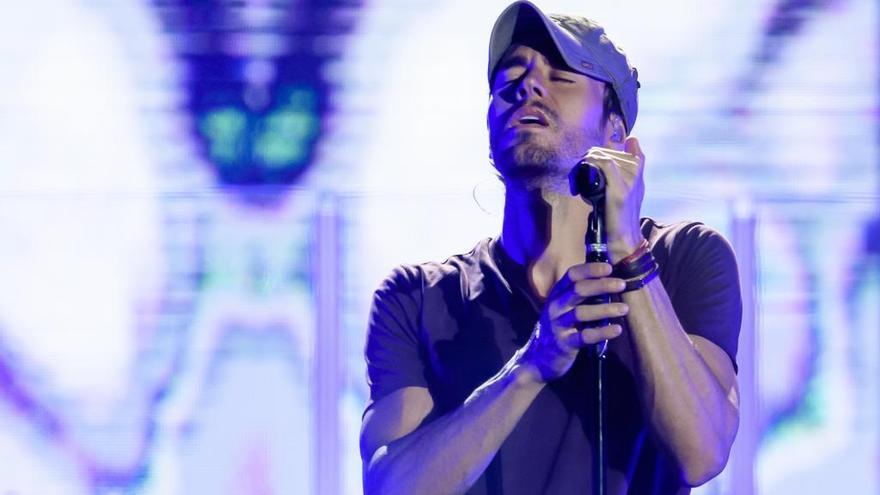 Enrique Iglesias y el polémico gesto por el que le acusan de machista