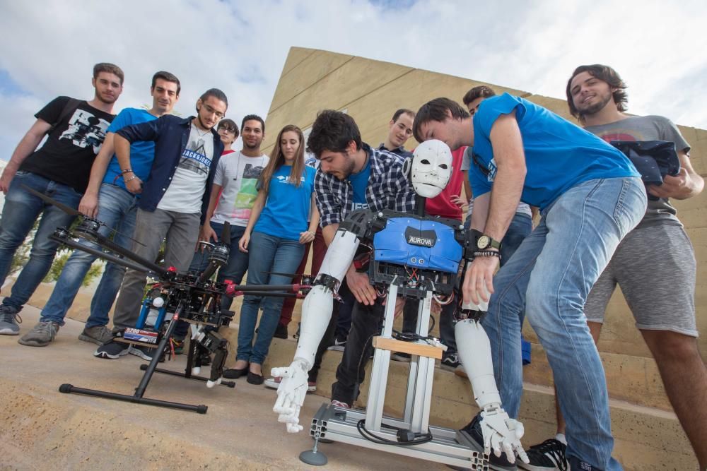 Alumnos de Robótica se integran en una asociación internacional