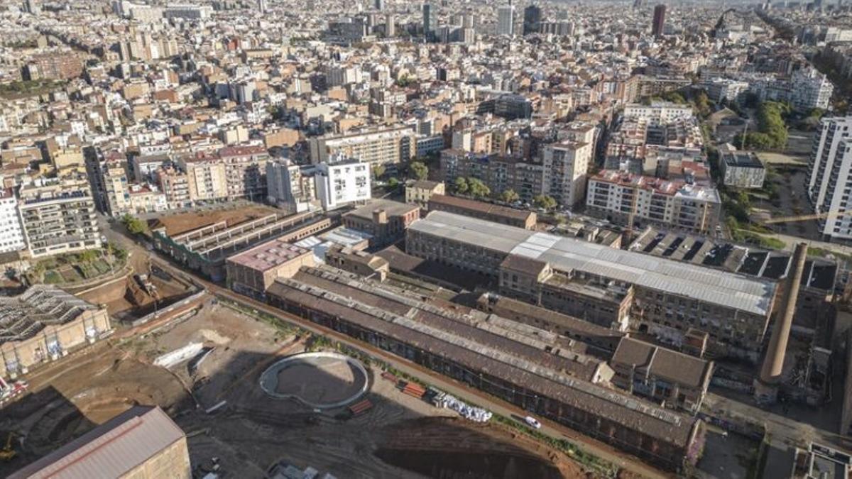 Terreno de propiedad municipal de Can Batlló, en el barrio de La Bordeta de Barcelona