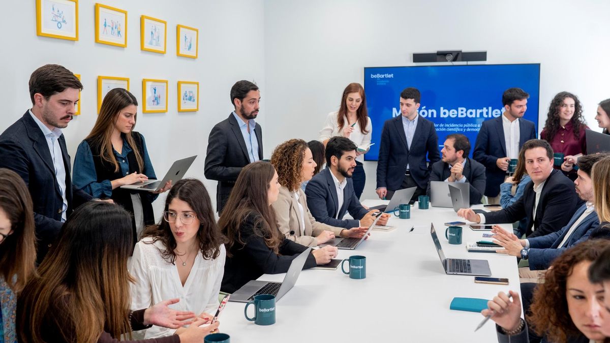 Equipo de beBartlet en la sede de la Gran Vía de Madrid