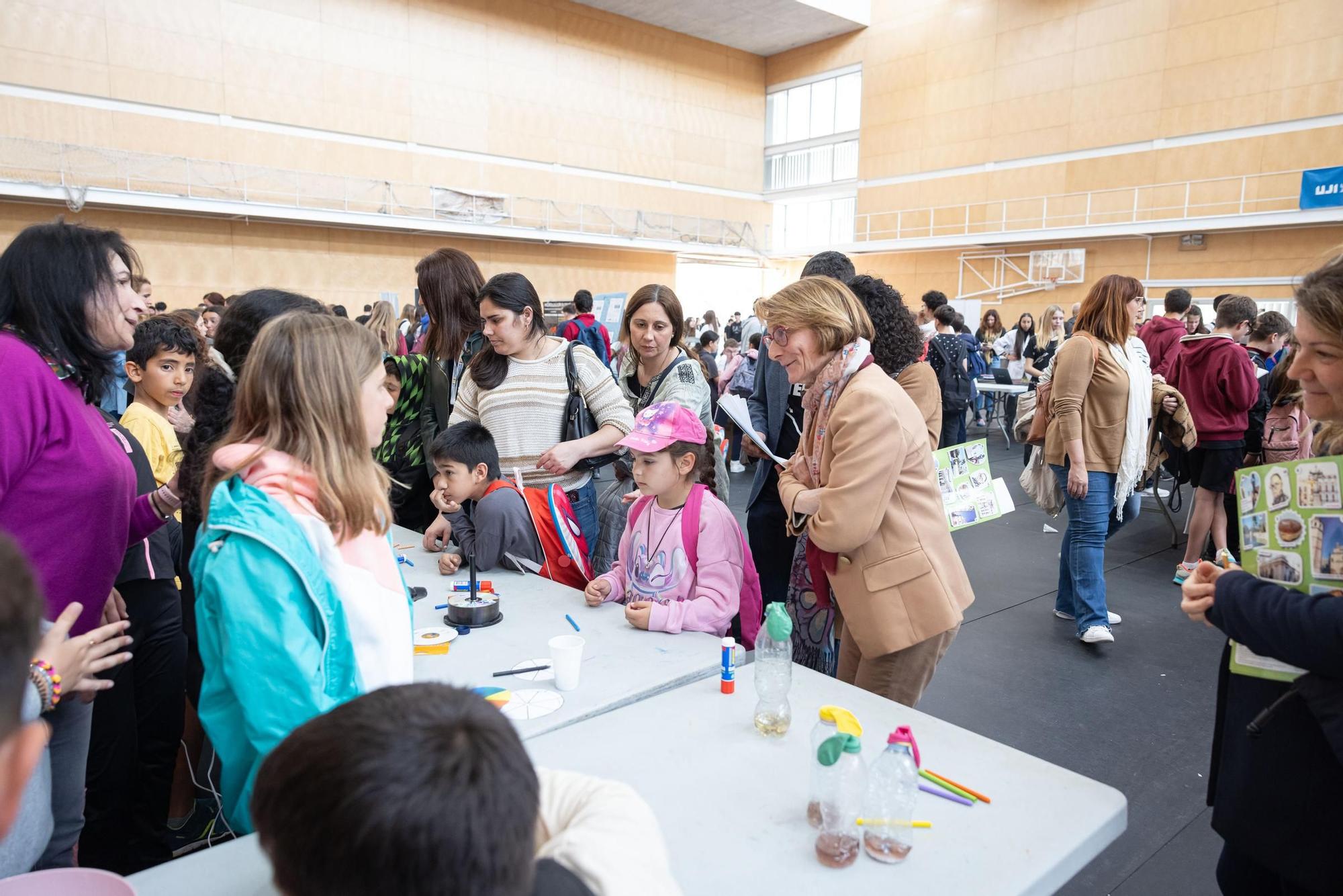 El décimo aniversario de Firujiciència congrega a más de tres mil personas en el campus