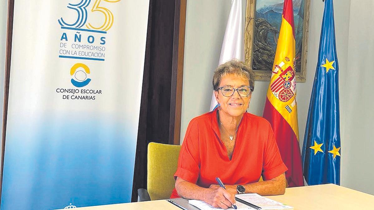 Natalia Álvarez en la sede del Consejo Escolar de Canarias.
