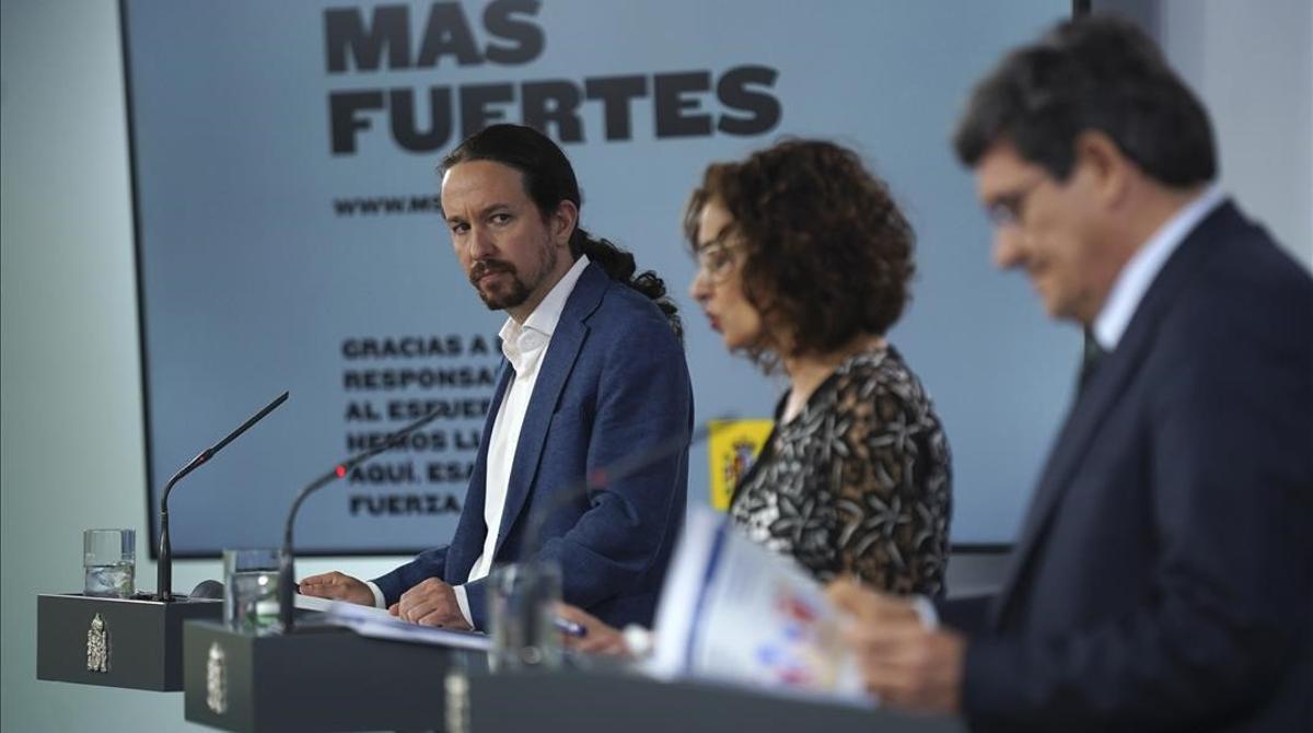 MADRID   29 05 2020  POLITICA   Rueda de prena posterior a la reuni n del Consejo de Ministros extraordinario que hoy ofrecieron la ministra Portavoz Maria Jesus Montero  el Vicepresidente Primero Pablo Iglesias y el Ministro Jose Luis Escriva   imagen DAVID CASTRO