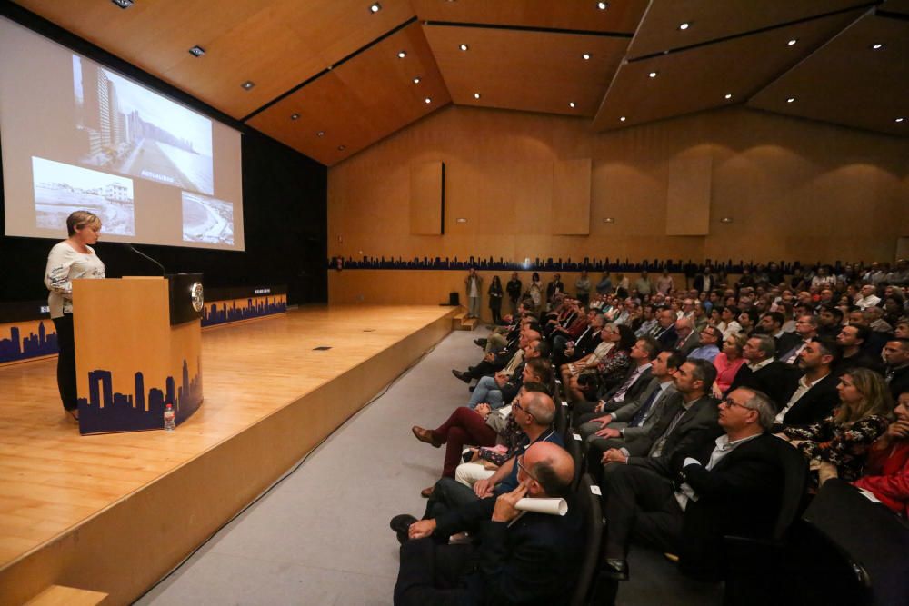 Multitudinaria presentación del teleférico proyectado sobre Benidorm