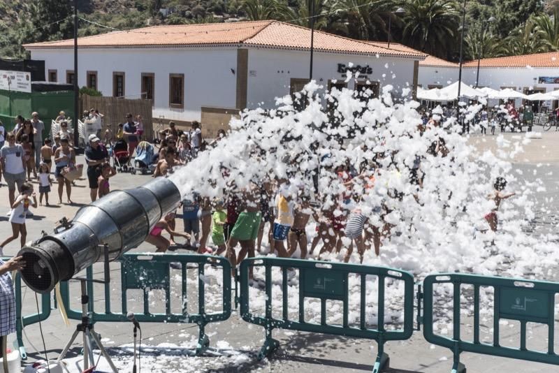 Fiestas del Pino en Teror: Subida de la Bandera en la Basílica