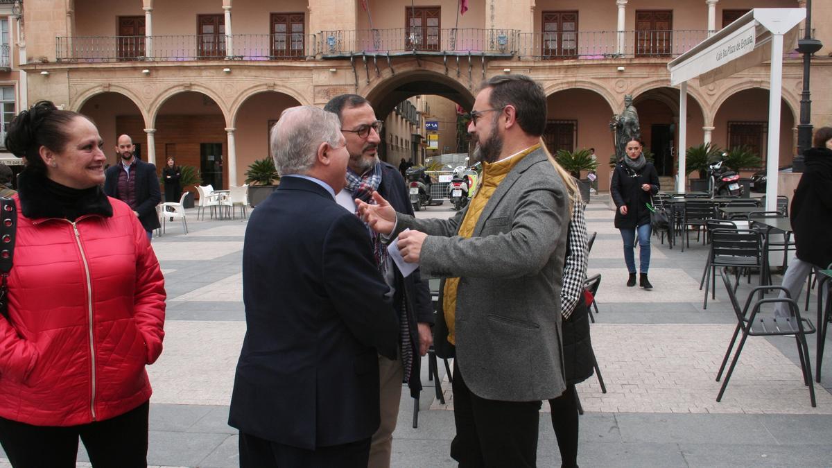 José Vélez, José Luis Ruiz y Diego José Mateos, en una visita reciente del delegado del Gobierno a la ciudad.