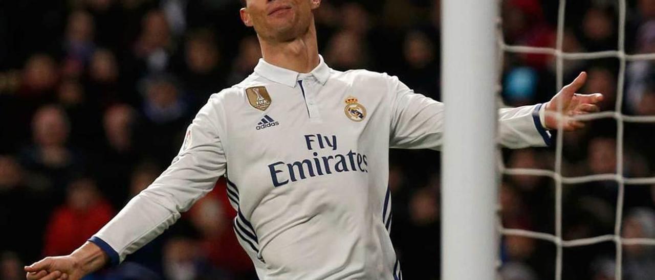 Cristiano Ronaldo lamenta una acción en el partido frente al Celta.