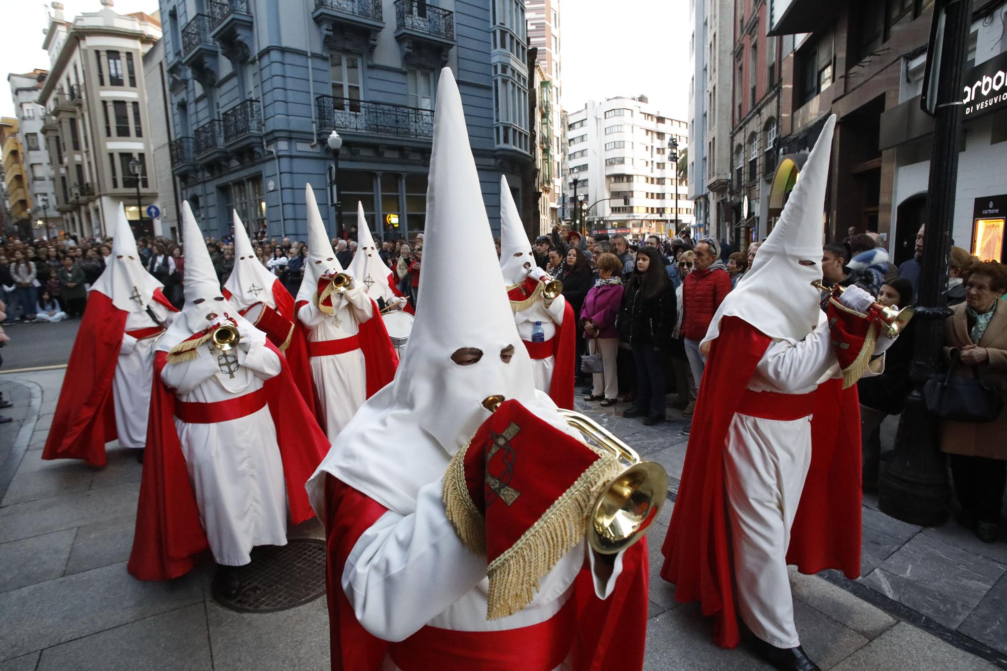 En imágenes: Procesión del Santo Entierro del Viernes Santo en Gijón