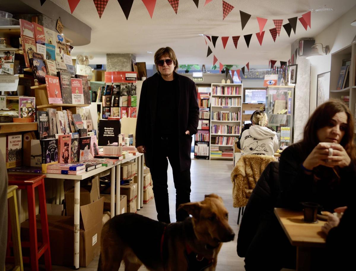 Gijón. Librería La Revoltosa. Entrevista Con músico Nacho Vegas