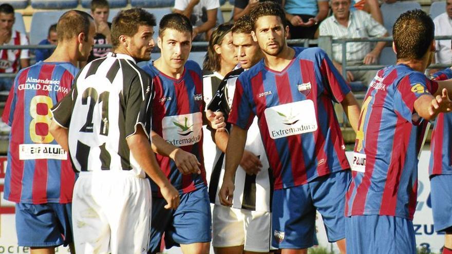 El Badajoz, un club &#039;hermano&#039; engañoso para el Extremadura