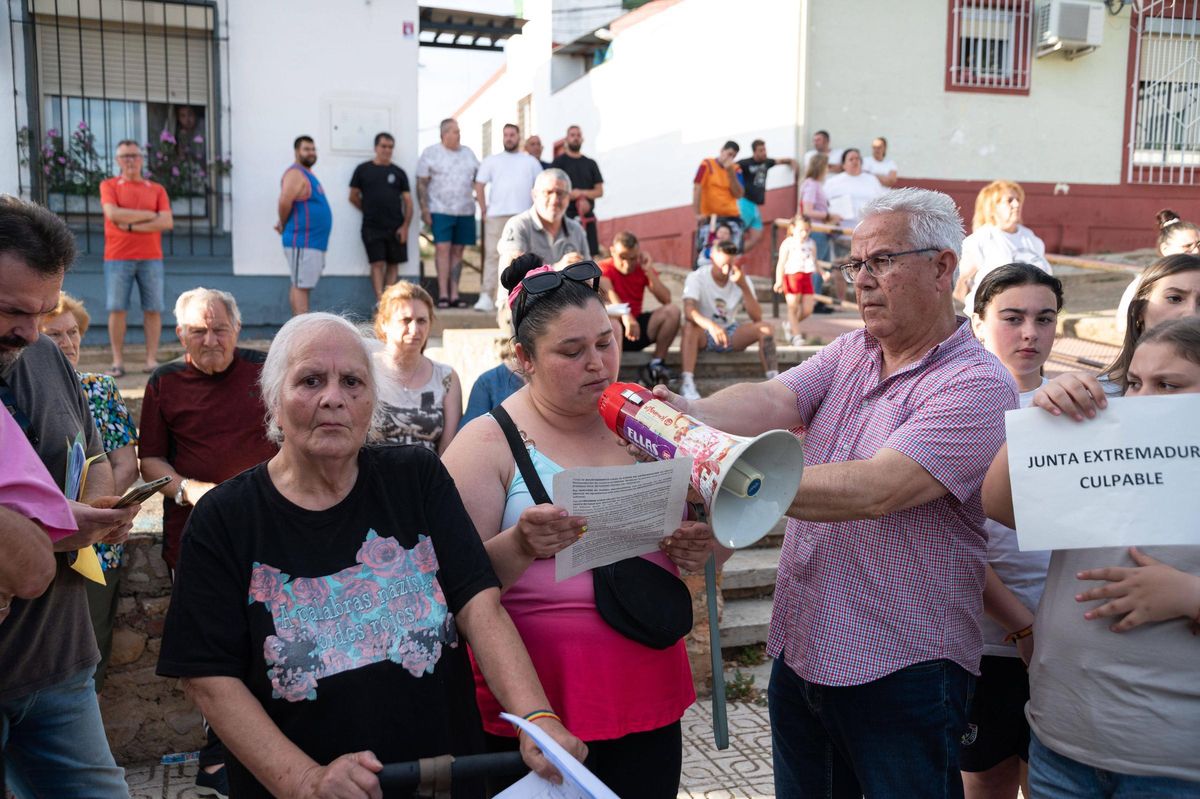 Lectura del manifiesto en la plaza.