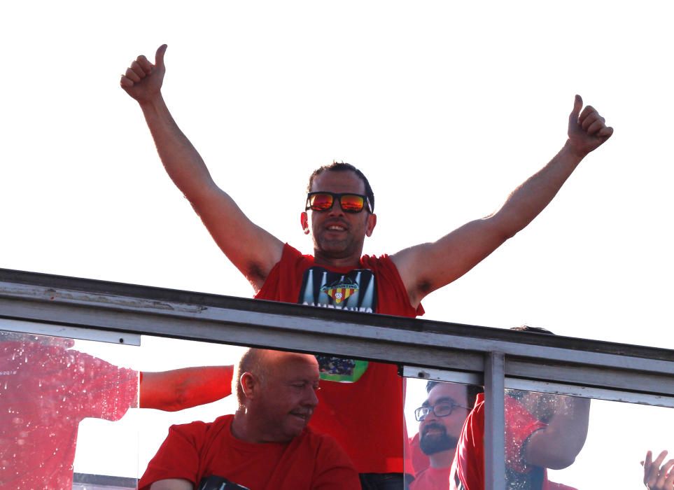 El Atlético Saguntino celebra el título de campeón por todo lo alto