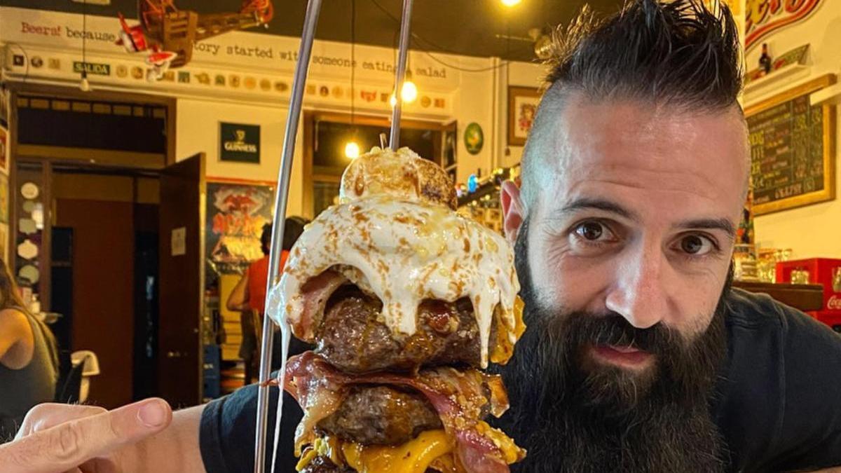 Joe Burgerchallenge se &#039;embosta&#039; con hamburguesas en Canarias