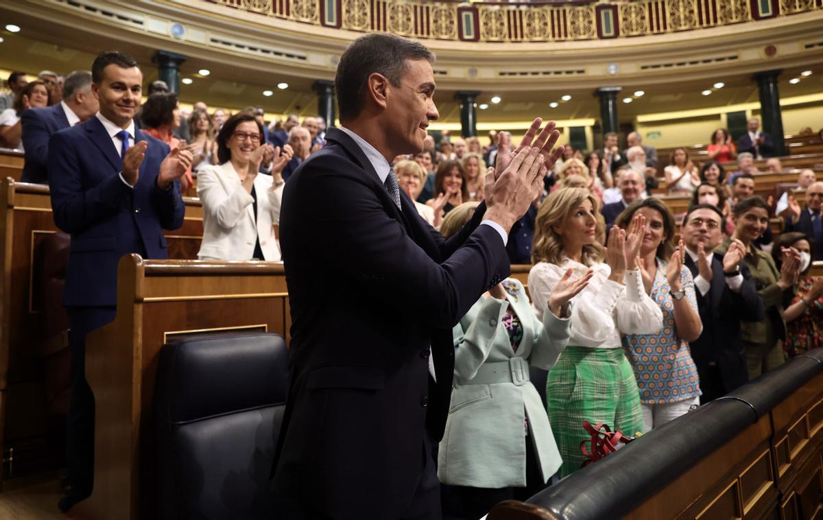 El presidente del Gobierno, Pedro Sánchez, interviene durante la primera jornada de la 26 edición del Debate sobre el Estado de la Nación, en el Congreso de los Diputados, a 12 de julio de 2022, en Madrid (España). Tras siete años sin celebrarse ninguno, la Cámara baja acoge durante los días 12, 13 y 14 de julio la vigésima sexta edición del debate sobre el estado de la Nación desde 1983 y el primero que se lleva a cabo con Pedro Sánchez como presidente del Gobierno. Esta edición del debate, también es la primera para Unidas Podemos, Vox y Ciudadanos, ya que en 2015 ninguna formación tenía representación parlamentaria para participar. Durante el debate, el Gobierno expone y hace balance de los resultados de la política que ha llevado a cabo, la oposición comparece para fijar sus posturas y se votan las propuestas de resolución formuladas por las demás formaciones. Entre los temas que se discutirán está la reforma laboral, el plan nacional de respuesta a las consecuencias económicas de la guerra en Ucrania, los últimos presupuestos generales del Estado aprobados, las políticas de recuperación tras la erupción del volcán en la isla de La Palma, los fondos europeos Next Generation, la excepción ibérica al gas, España como anfitriona en la cumbre de la OTAN y la presidencia del Consejo de la Unión Europea en el segundo semestre de 2023. 12 JULIO 2022;DEBATE;POLÍTICA;PRESIDENTE;NACIÓN;ESPAÑA;CONGRESO Eduardo Parra / Europa Press