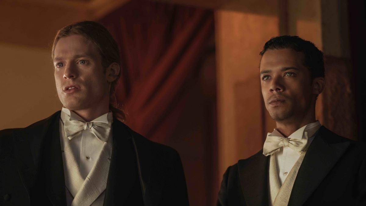 Sam Reid (Lestat) y Jacob Anderson (Louis) en 'Entrevista con el vampiro'.