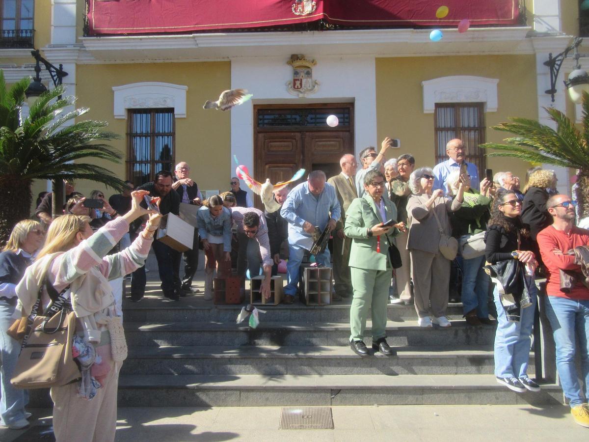 Suelta de palomas en honor de la resurrección de Cristo.