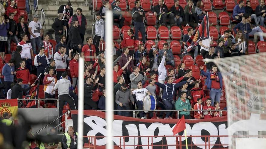 La grada de los aficionados ´Supporters´, durante un partido en el Iberostar Estadio.