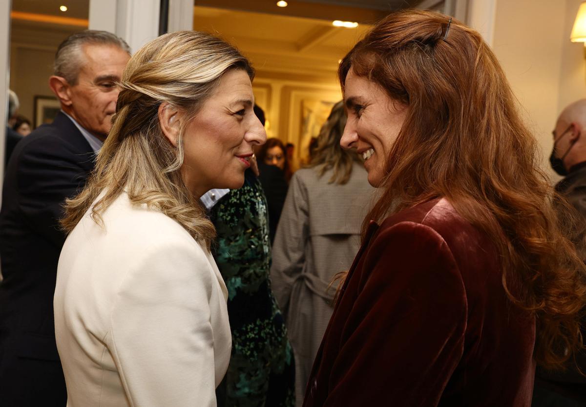 La ministra de Trabajo, Yolanda Díaz, junto a la portavoz de Más Madrid, Mónica García.