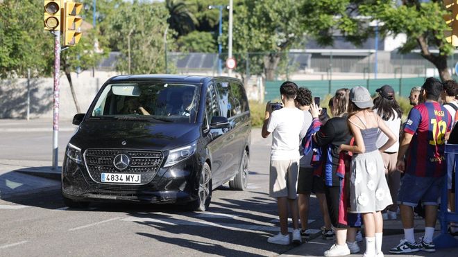 ¡Así ha sido la llegada de los jugadores del Barça a la Ciudad Deportiva!