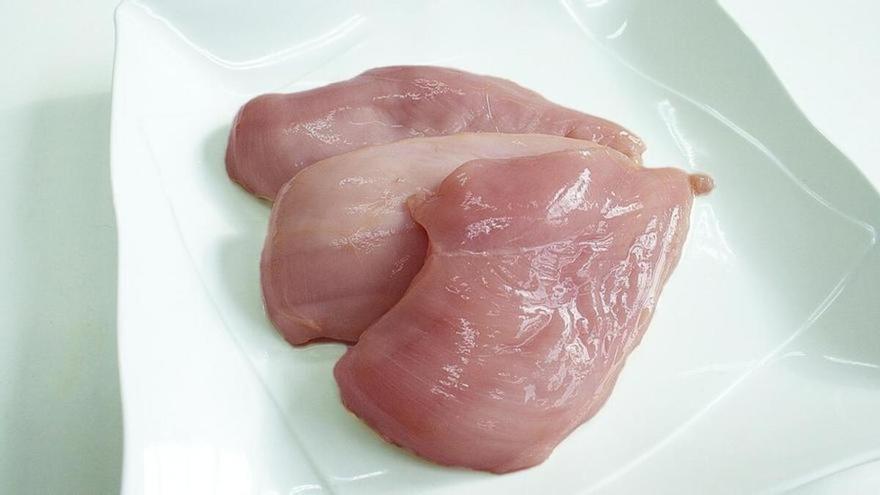 Alerta alimentaria: ordenan la retirada de carne de pollo tras detectar salmonela