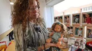 De juegos de construcción en braille a muñecas con enfermedades en la piel