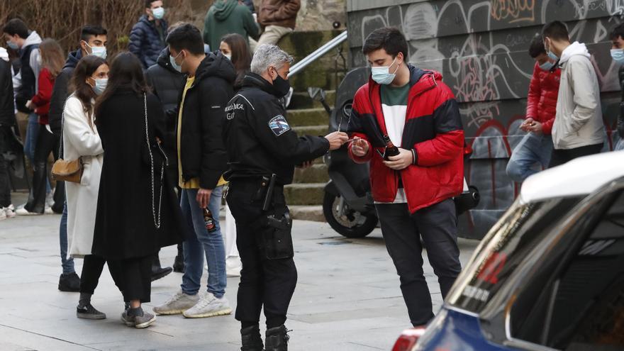 Sanidade advierte a los alcaldes sobre el aumento de botellones en Galicia