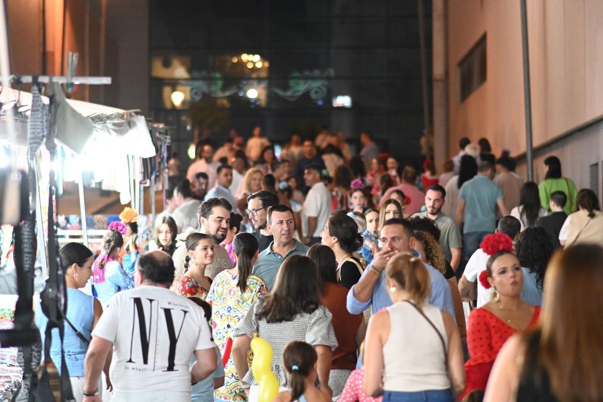 Gran ambiente y afluencia de público en la Feria Real de Baena