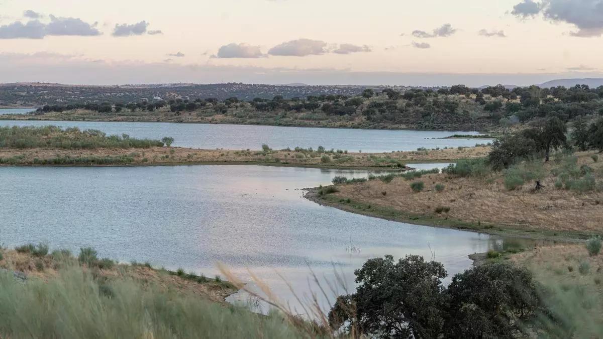 Vista del embalse de La Colada, entre los términos de El Viso, Belalcázar e hinojosa del Duque.