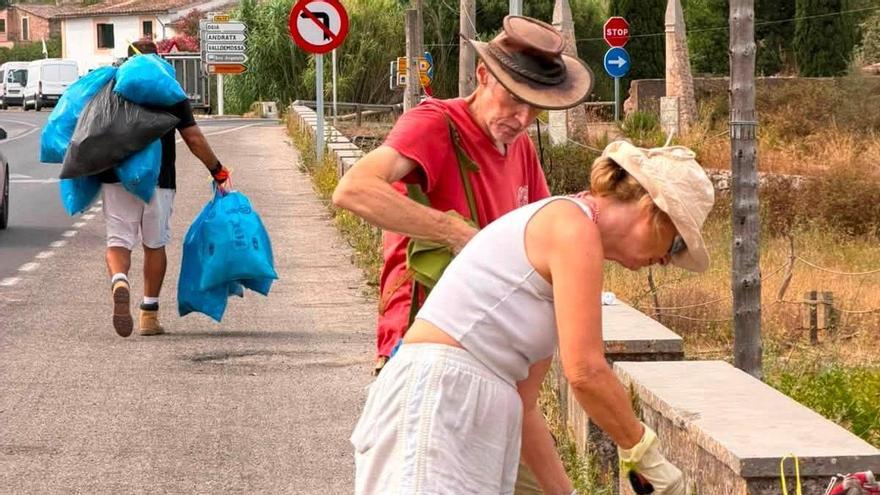Las imágenes de la limpieza de la carretera del desvío de Sóller