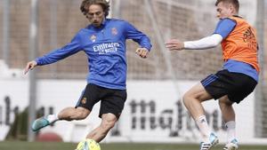 Luka Modric y Toni Kroos, durante un entrenamiento del Real Madrid.