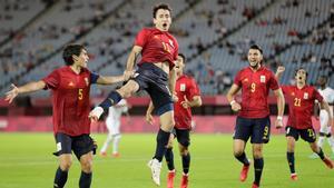 Oyarzabal celebra un gol de España ante Costa de Marfil