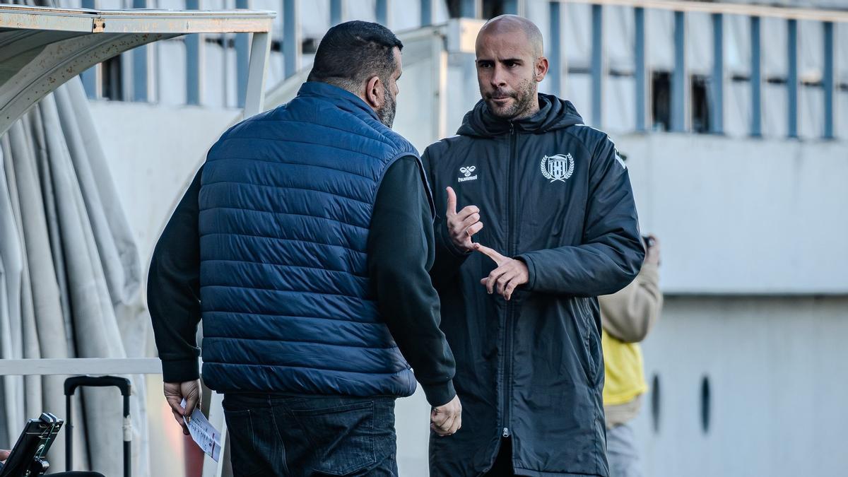 Cristian Gómez (derecha), durante el partido del pasado domingo contra L'Escala.