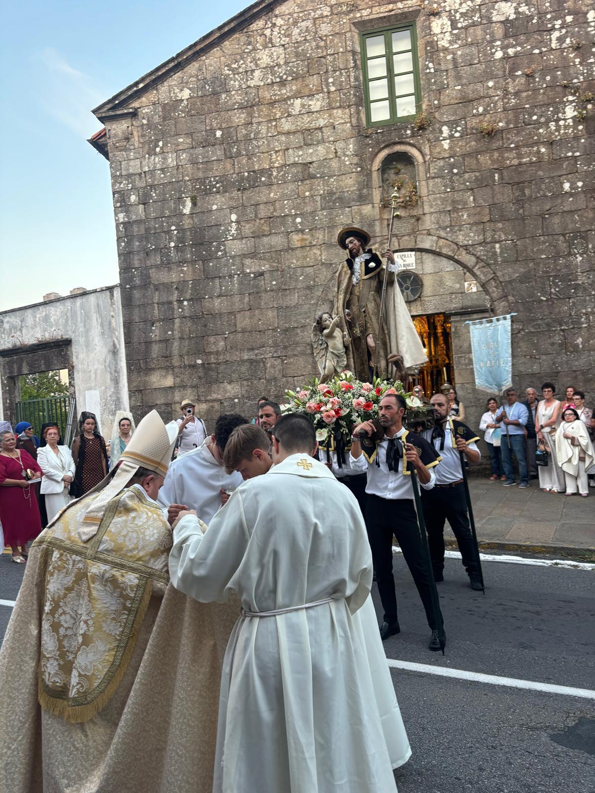 Santiago honra a San Roque con su tradicional procesión Santiago honra a San Roque con su tradicional procesión