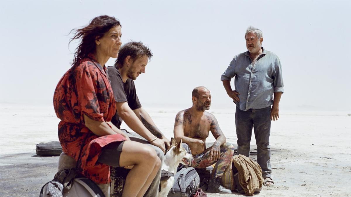 Stefania Gadda, Joshua Liam Henderson, Richard Bellamy y Sergi López, en 'Sirat'