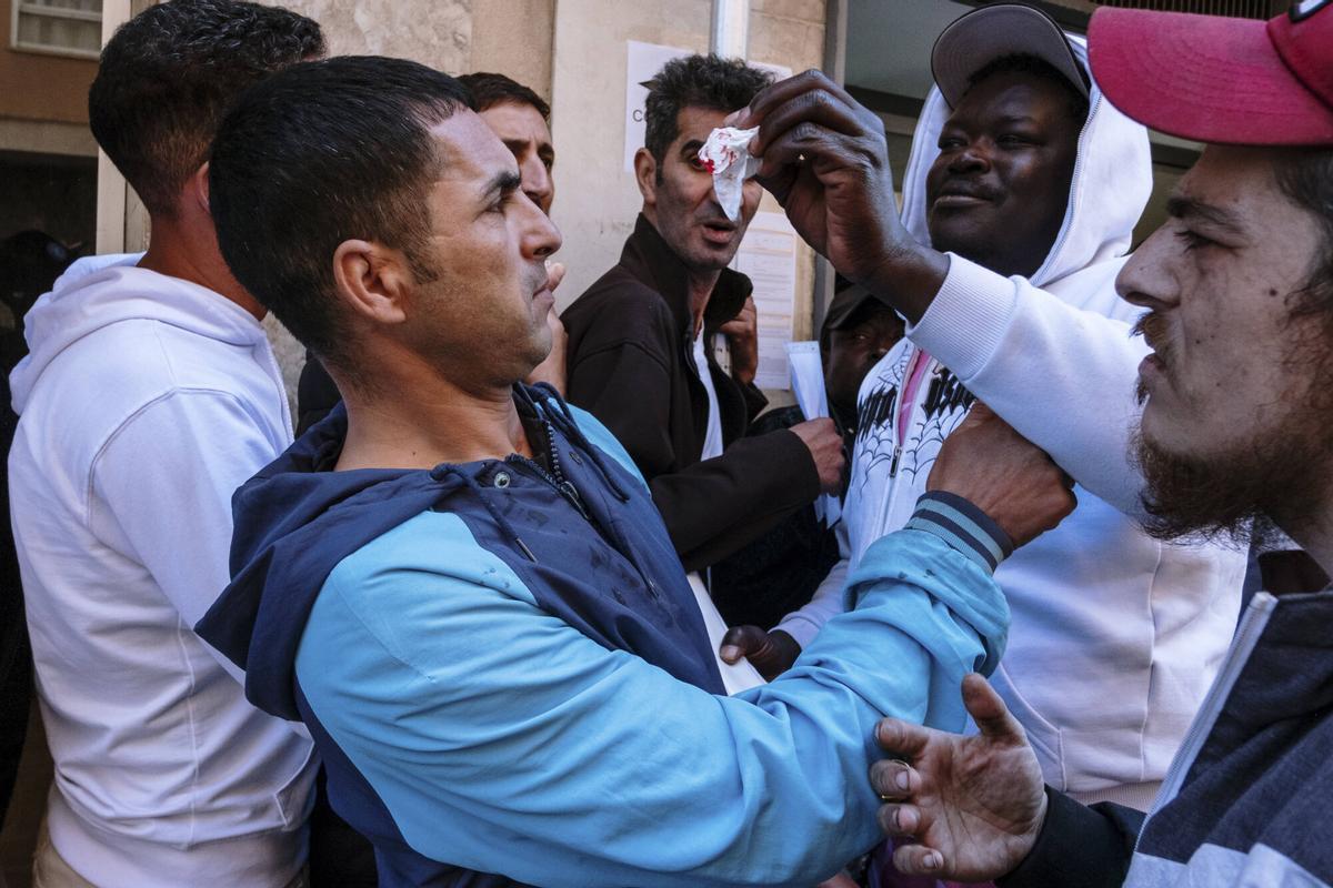 Tensión en Pere Garau por la regularización de inmigrantes Tensión en Pere Garau por la regularización de inmigrantes