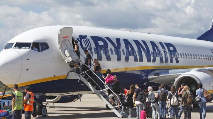 Un avió de Ryanair a l&#039;aeroport de Girona