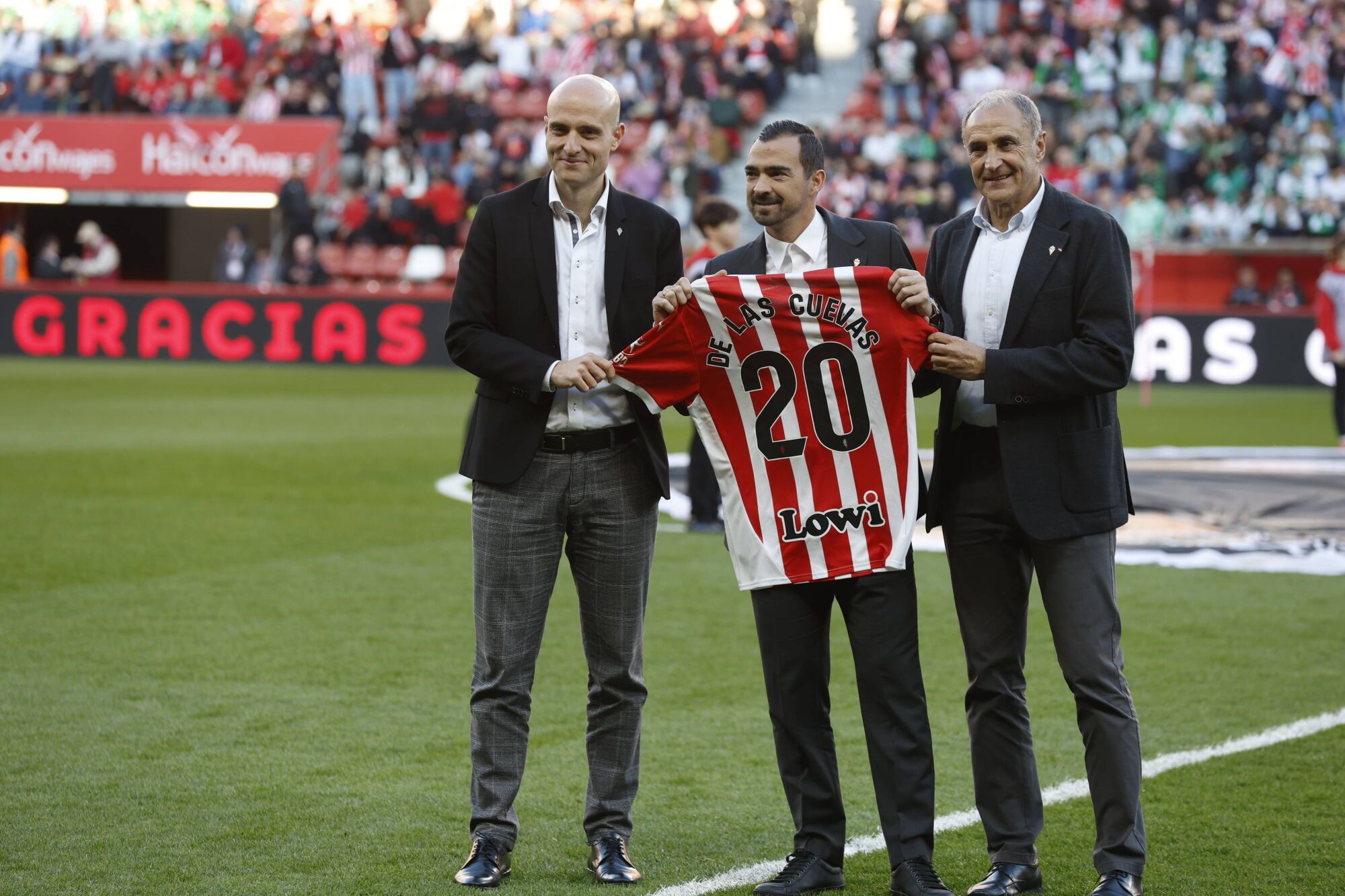 EN IMÁGENES: Ambientazo en el Sporting-Racing de Santander disputado en El Molinón