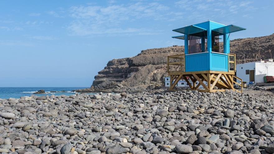 La Playa de Los Molinos cuenta por primera vez con una torre de socorrismo