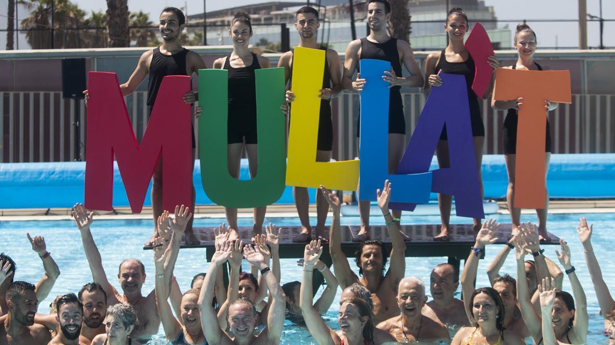 500 piscinas de Catalunya participan en la jornada 'Mulla't per l'esclerosi múltiple'